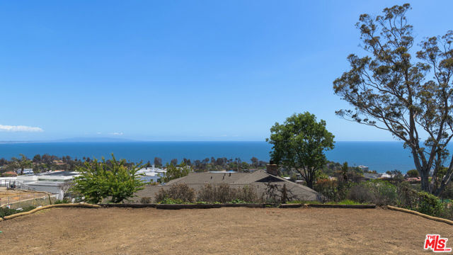 729 Enchanted Way, Pacific Palisades CA: https://media.crmls.org/mediaz/1dd85df4-a8ef-4ad8-81e8-249692feabd8.jpg