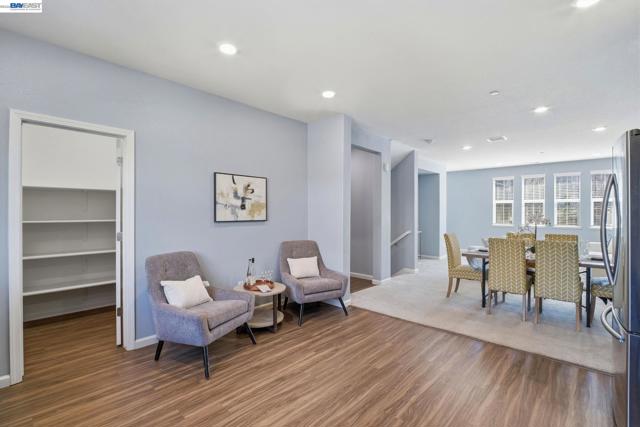 Image 17 of 47 For 102 Fanuncio Ln