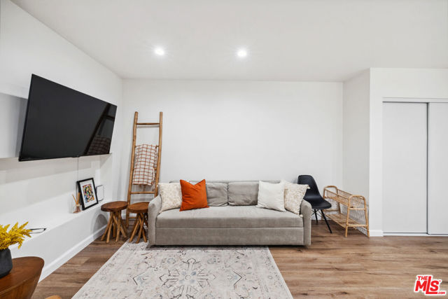 821 S Cloverdale Avenue, Los Angeles CA: https://media.crmls.org/mediaz/1dd8b8e9-c039-48ab-a92e-aa14ef458310.jpg