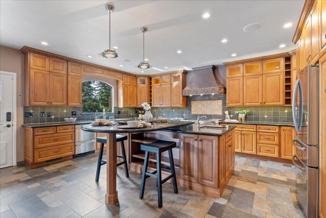 23435 Summit Road, Los Gatos CA: https://media.crmls.org/mediaz/1dd8fe61-3049-4d0d-8337-a82a1b7458d7.jpg