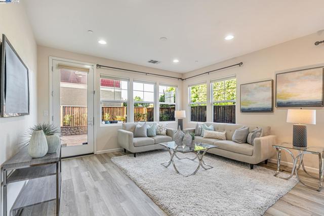 5801 Flora Cmn, Livermore CA: https://media.crmls.org/mediaz/1dd950fd-d8eb-4c6d-a51b-9d32a779b89a.jpg