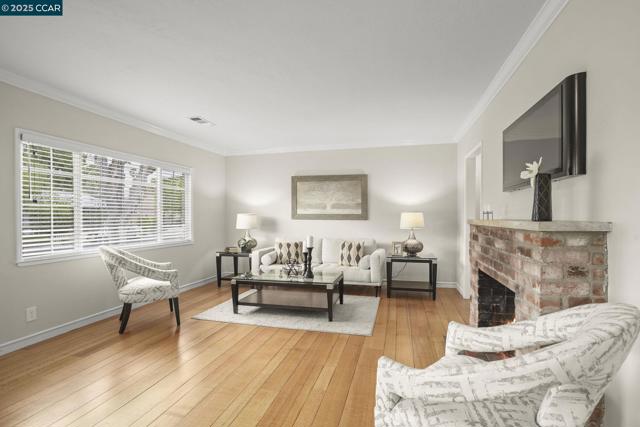 1551 Orange Street, Concord CA: https://media.crmls.org/mediaz/1dd9aebc-3a64-425e-87d8-57af04412e98.jpg