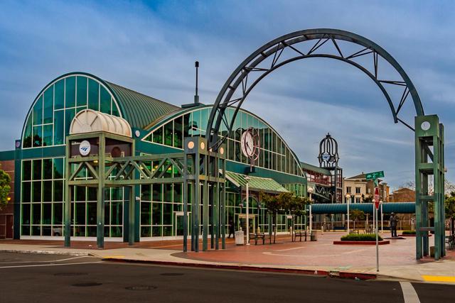 311 Oak Street, Oakland CA: https://media.crmls.org/mediaz/1dd9dee6-535f-4474-9f78-bfdc5f3f370d.jpg