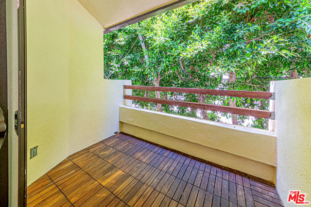 10611 Ashton Avenue, Los Angeles CA: https://media.crmls.org/mediaz/1dda93df-f431-4232-81e4-475ddf25a2fe.jpg