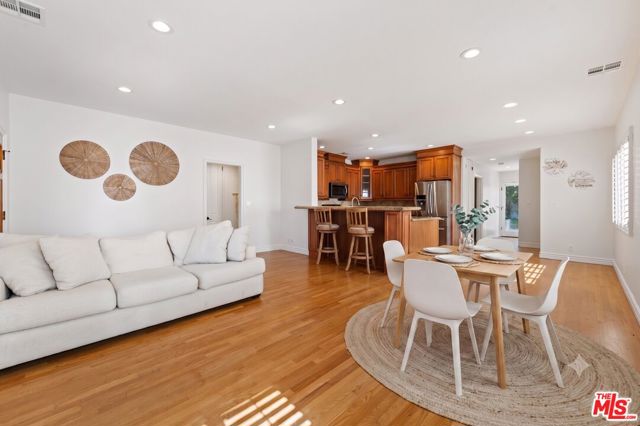 1280 W 8th Street