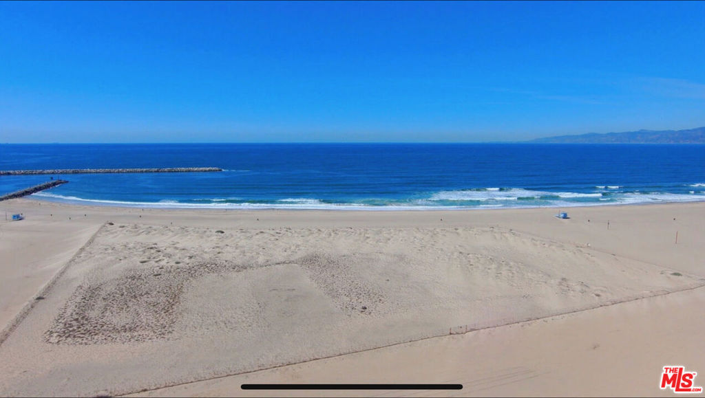 https://media.crmls.org/mediaz/1ddb3206-9eaf-4263-9ea7-77a779659781.jpg?preset=X-Large