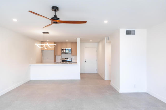 Image 6 of 19 For 1400 Palm Canyon Drive 207