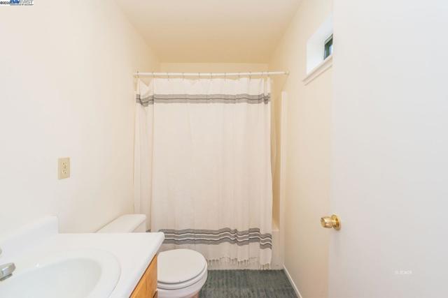 121 Mountain Aire Ln, Trinity Center CA: https://media.crmls.org/mediaz/1ddb7563-a352-4c71-ba3e-b4d6f9a4f9fa.jpg