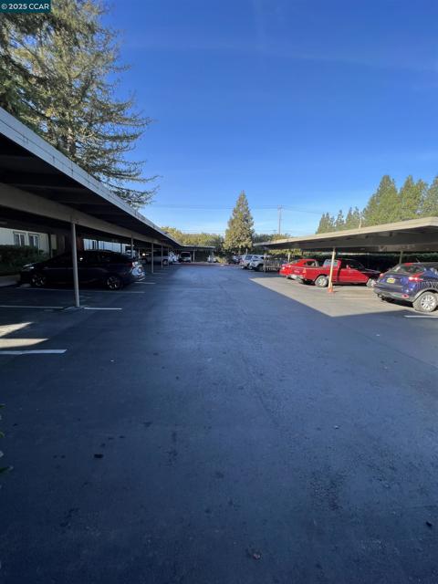 2562 Walnut Blvd, Walnut Creek CA: https://media.crmls.org/mediaz/1ddb80ad-d682-4f29-97b9-b4973345137c.jpg
