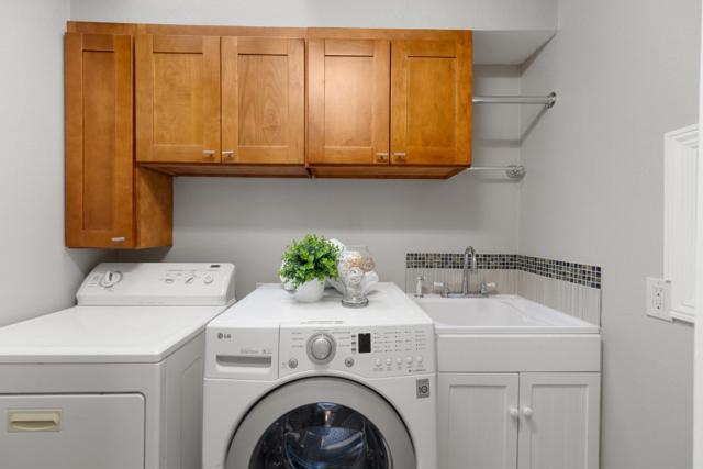 1098 Muir Way, Los Altos CA: https://media.crmls.org/mediaz/1ddb9e6c-913b-4b29-bb0f-f09b4c4cc482.jpg