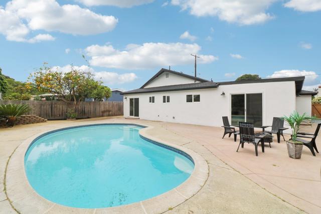 3243 Carolyn Circle, Oceanside CA: https://media.crmls.org/mediaz/1ddbdb62-0bbd-43ba-bbfd-aa8c6a01427a.jpg