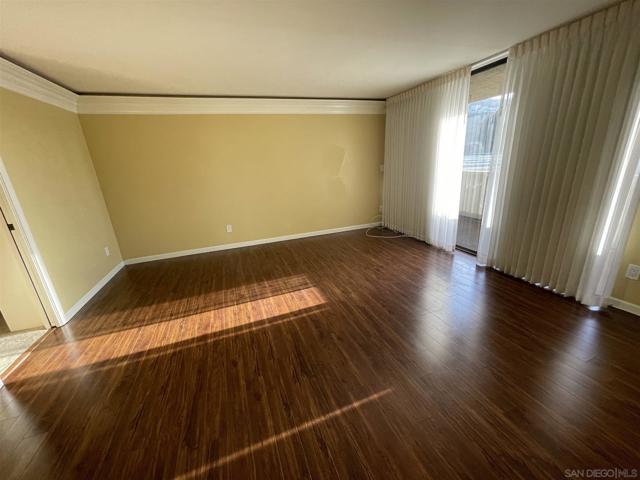 2420 Torrey Pines Rd, La Jolla CA: https://media.crmls.org/mediaz/1ddc495d-eee4-4039-890f-013a0abb0af9.jpg