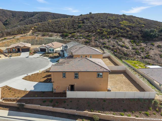 951 Visalia Pl, San Marcos CA: https://media.crmls.org/mediaz/1ddd42ff-a36d-4060-bf05-417e0bb3f51e.jpg