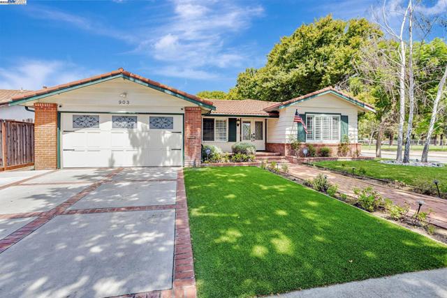 903 Lanewood Dr, San Jose CA: https://media.crmls.org/mediaz/1ddd5634-56bc-4c09-9397-434253bbbe67.jpg