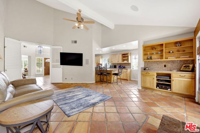 28461 Driver Avenue, Agoura Hills CA: https://media.crmls.org/mediaz/1dddc7a8-b97a-42fb-8819-4b180de28d87.jpg