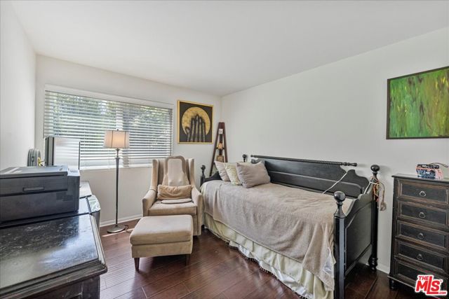 12834 Landale Street, Studio City CA: https://media.crmls.org/mediaz/1ddde2e7-7b2c-4954-a108-d92fb4918b77.jpg