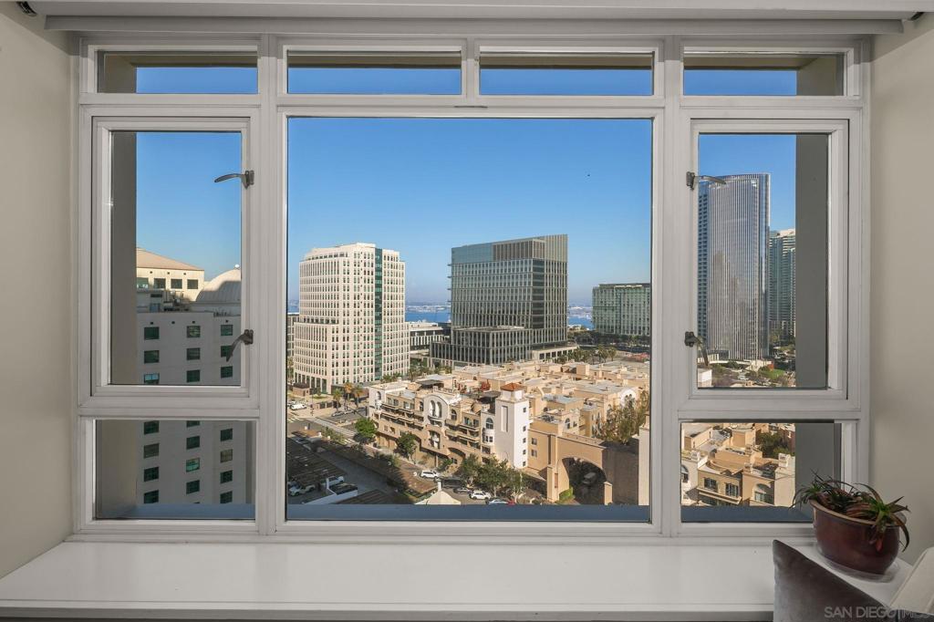 700 Harbor - photo 8