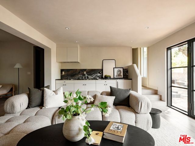 4790 Galendo Street, Woodland Hills CA: https://media.crmls.org/mediaz/1ddec584-40e5-4b00-9727-28326765aae8.jpg