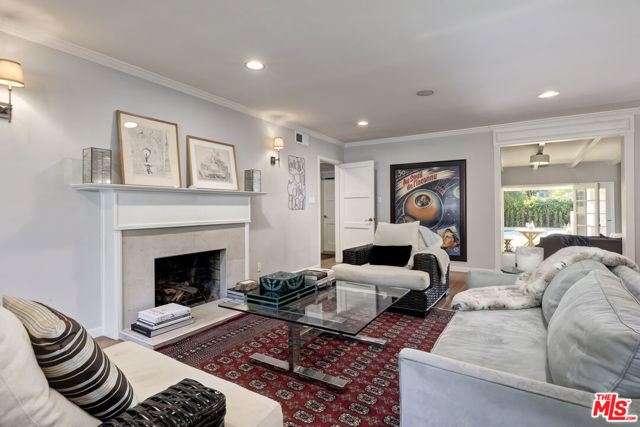 4219 Saugus Avenue, Sherman Oaks CA: https://media.crmls.org/mediaz/1dded4f6-df70-4b41-b5a9-5e196571c6df.jpg