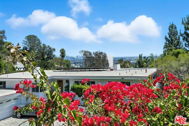 1317 Devlin Drive, Los Angeles CA: https://media.crmls.org/mediaz/1ddee1f4-d9cf-4f8d-bd38-4e71cd64649e.jpg