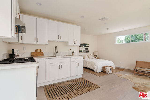 3501 Hillcrest Drive, Los Angeles CA: https://media.crmls.org/mediaz/1ddf3b83-63d1-46d0-b13f-cb04657cc02b.jpg