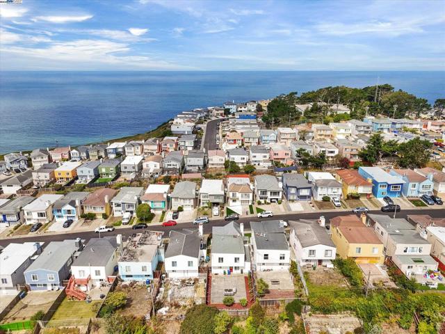 153 Morningside Dr, Daly City CA: https://media.crmls.org/mediaz/1ddfb5bf-98e6-49ca-9612-6309b1c68a9d.jpg