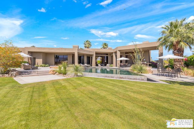 4 Paradise Cove Court, Rancho Mirage CA: https://media.crmls.org/mediaz/1de024df-126d-4714-95cd-87f065f17faf.jpg