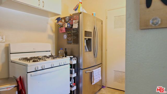 1105 W Clark Avenue, Burbank CA: https://media.crmls.org/mediaz/1de04f4a-209f-489d-8351-25961b1477b5.jpg