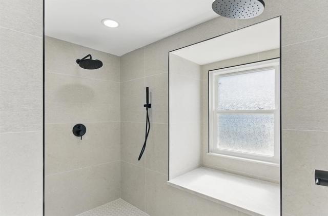 Detail Gallery Image 8 of 10 For 6871 Mewall Dr, San Diego,  CA 92119 - 5 Beds | 3 Baths