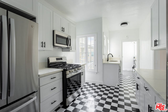 Image 10 of 17 For 650 La Jolla Avenue