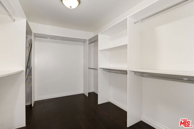 1862 S Bentley Avenue, Los Angeles CA: https://media.crmls.org/mediaz/1de11ce7-0db3-4c34-a369-d7b144d3504b.jpg
