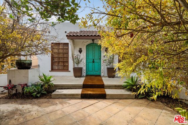 2116 3rd Street, Santa Monica CA: https://media.crmls.org/mediaz/1de15503-53a2-4aaf-8212-da7b553863b7.jpg