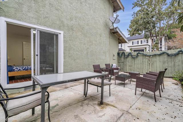 Image 18 of 55 For 370 Appian Way
