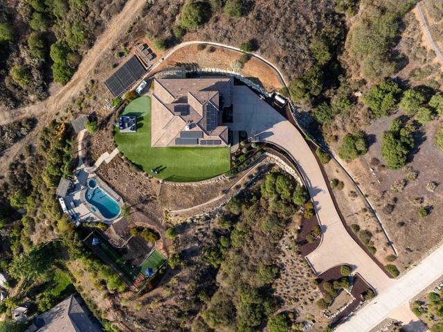 14546 Highcrest Ct, Poway CA: https://media.crmls.org/mediaz/1de1ee75-dc57-4b2b-884d-3bae57b28c03.jpg