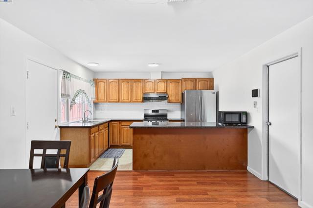 4300 Berk Ave, Richmond CA: https://media.crmls.org/mediaz/1de25616-a4b4-4618-ac13-e25585d08764.jpg