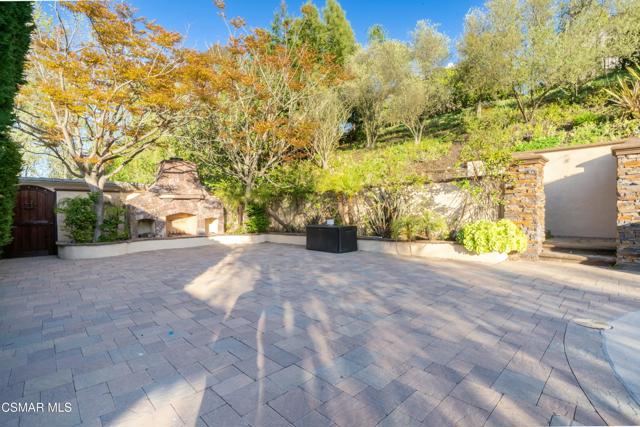 483 Via Merla, Newbury Park CA: https://media.crmls.org/mediaz/1de2d6fe-4818-44e1-b9e9-f1292314d2ef.jpg