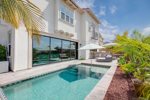 4719 Crespi Ct, Carlsbad CA: https://media.crmls.org/mediaz/1de2e617-5851-4a04-8cd3-b6b13f5d65f6.jpg