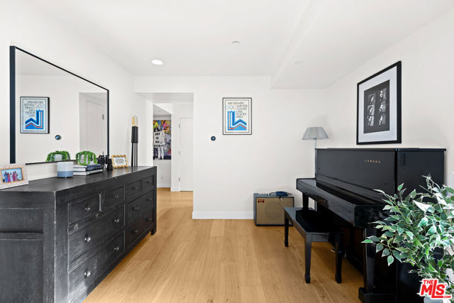 3631 Sunswept Drive, Studio City CA: https://media.crmls.org/mediaz/1de2fc4f-e6e5-41b9-be10-9a72406d4210.jpg