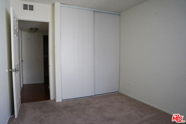18444 Collins Street, Tarzana CA: https://media.crmls.org/mediaz/1de308cc-4122-4bea-88f2-786bb7f381d7.jpg