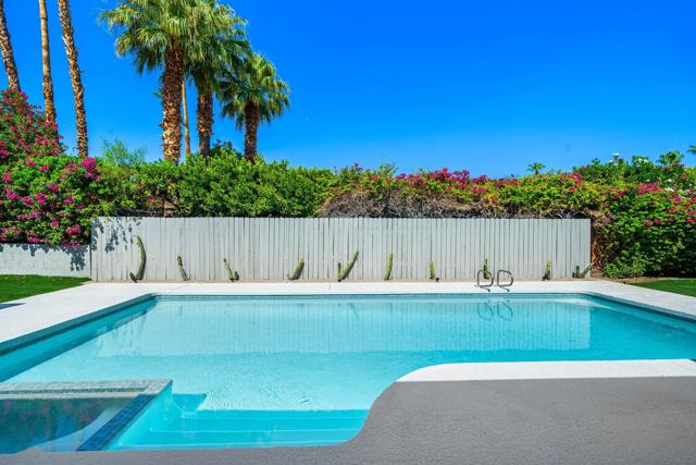 48335 Alan Circle, Palm Desert CA: https://media.crmls.org/mediaz/1de395c3-06de-4e38-b7b0-2266c892adbe.jpg