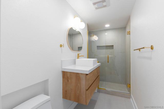 361 E Indian Rock Rd, Vista CA: https://media.crmls.org/mediaz/1de3d92a-2437-42d8-bd8a-c47e9f4bb2f6.jpg