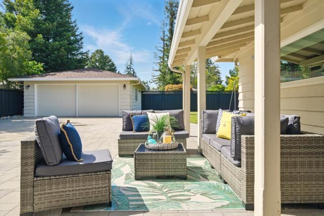 660 Giralda Drive, Los Altos CA: https://media.crmls.org/mediaz/1de3f9c5-bcd1-4016-b6cd-60f2fffe5a9e.jpg