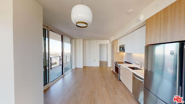11750 Wilshire Boulevard, Los Angeles CA: https://media.crmls.org/mediaz/1de42944-c5d7-4ab4-94ff-c96c29cfd6bb.jpg