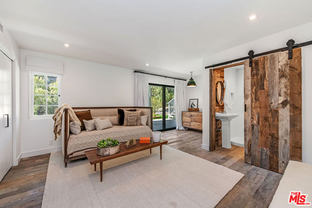 25010 Jim Bridger Road, Hidden Hills CA: https://media.crmls.org/mediaz/1de44542-74d6-4fb5-a4a5-0d7d4968d689.jpg
