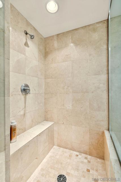 5420 La jolla Blvd., La Jolla CA: https://media.crmls.org/mediaz/1de4ea86-a9a8-4560-9da2-12829aaa5601.jpg