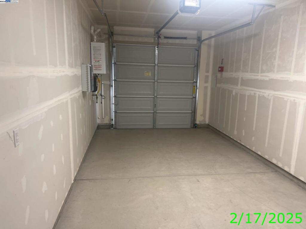 https://media.crmls.org/mediaz/1de4eb28-90c8-44c6-b215-b1e9b6543bf8.jpg?preset=X-Large