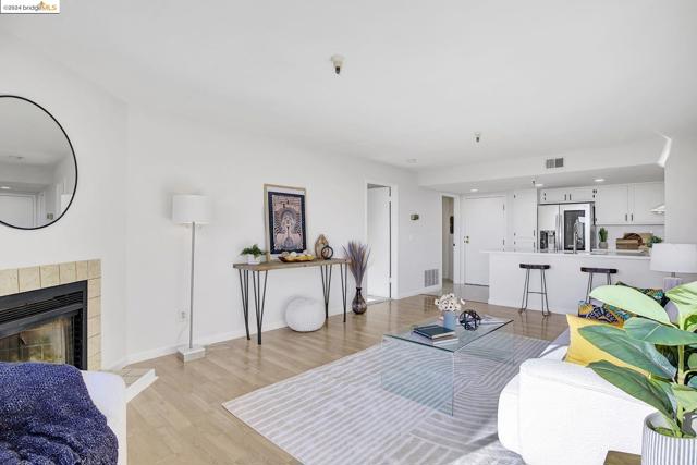 Image 8 of 59 For 545 Pierce St  2112