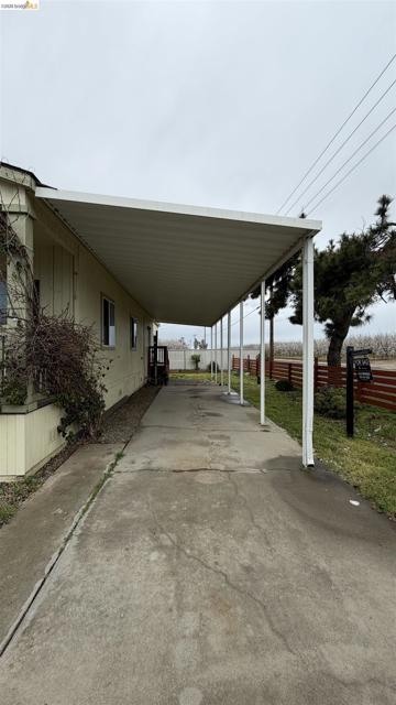 4449 S Carpenter RD, Modesto CA: https://media.crmls.org/mediaz/1de56858-4bb5-4ce9-b363-0394007b82f6.jpg