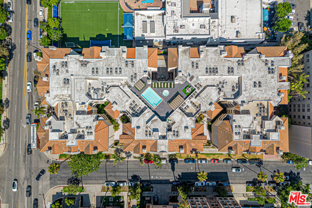 620 S Gramercy Place, Los Angeles CA: https://media.crmls.org/mediaz/1de5ff89-cff6-4470-890b-65f025d91ef7.jpg