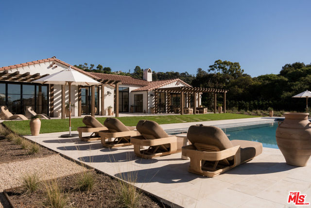 4200 Marina Drive, Santa Barbara CA: https://media.crmls.org/mediaz/1de63c56-8d59-4c38-8ac9-7819429386fb.jpg